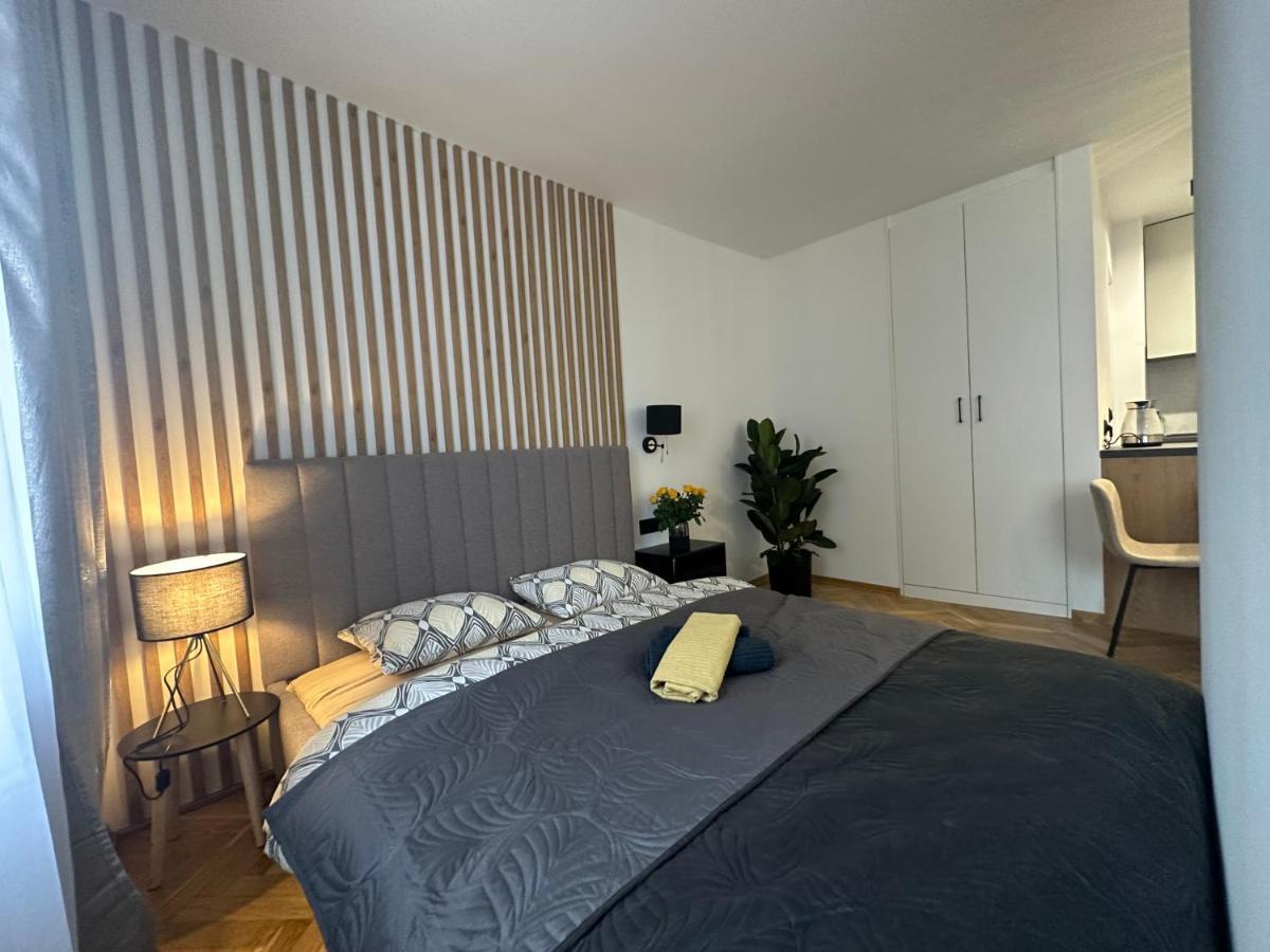 Mki Apartments - Zlota 69 Warsaw City Center Apartment Buitenkant foto